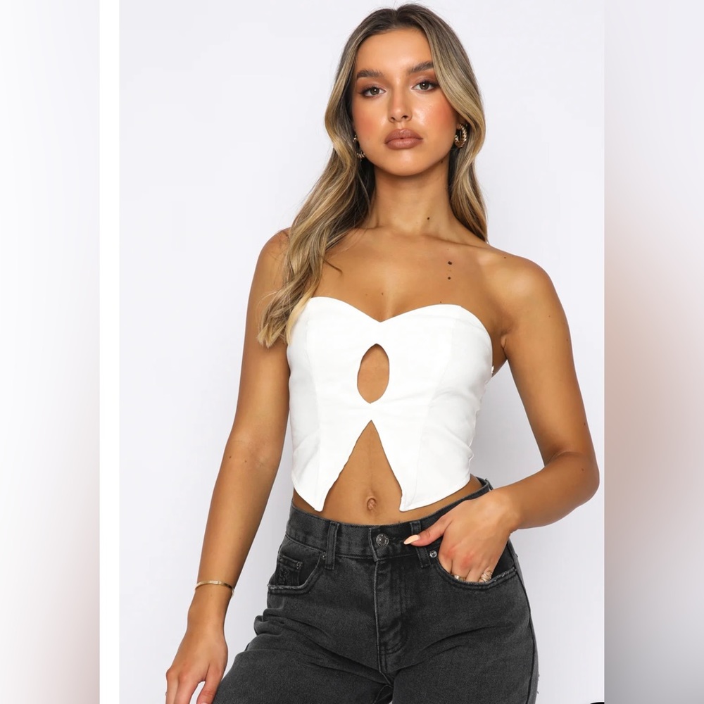 White Fox Boutique On the Weekend Crop White